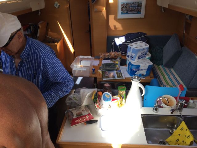 stuvning pågår och det blir ganska rörigt